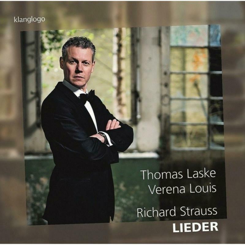 CD cover featuring a man in a tuxedo, text "Richard Strauss Lieder".