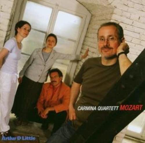 CD cover featuring four people and a piano, with text “Carmina Quartett Mozart”.