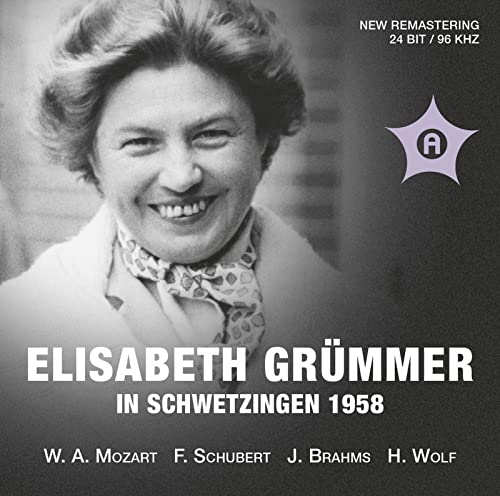 Black and white portrait of Elisabeth Grümmer, a classical singer.