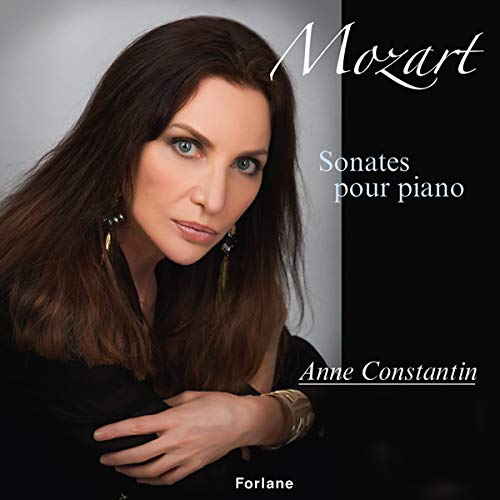 CD cover featuring pianist Anne Constantin and text “Mozart Sonates pour piano”.