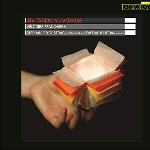 CD cover: hand holding colorful origami, text “Invitation au voyage”.