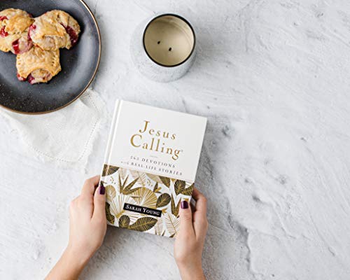 Jesus Calling, 365 Devotions with Real-Life Stories, Hardcover, with Full Scriptures : Encouragement and Reassurance for Daily Life (A 365-Day Devotional)