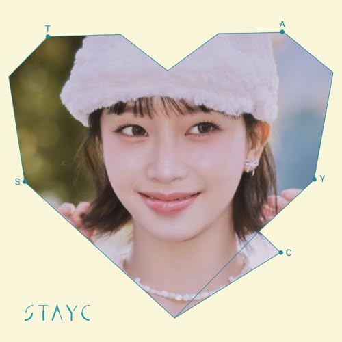 Sumin of STAYC wearing a white hat, framed by a light blue heart.