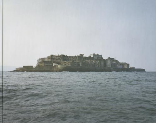 Yves Marchand and Romain Meffre : Gunkanjima