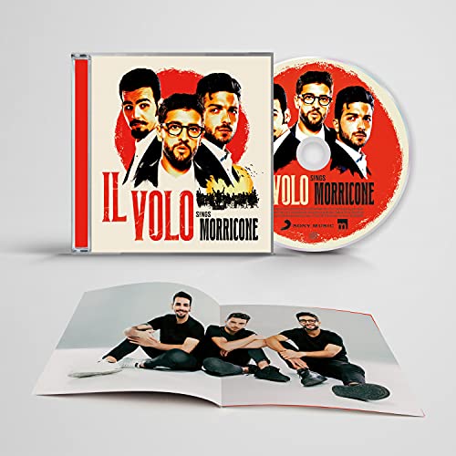 Il Volo CD album cover and disc featuring portraits of the three band members.