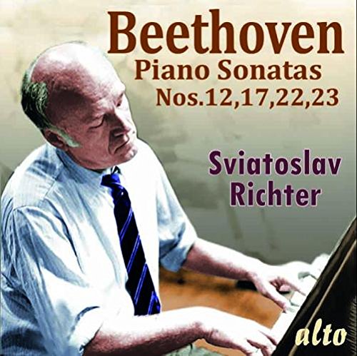 CD cover featuring pianist Sviatoslav Richter playing a grand piano.