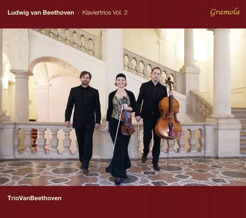 CD cover: Trio of musicians with violin and cello in a grand hall.