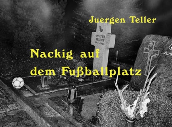 Nackig auf dem Fussballplatz