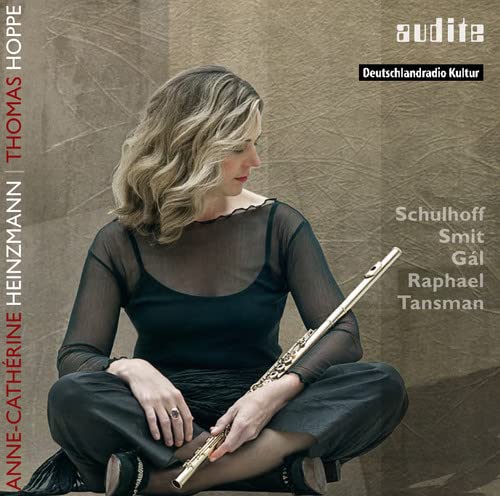 CD cover featuring flutist Anne-Catherine Heinzmann holding a silver flute.
