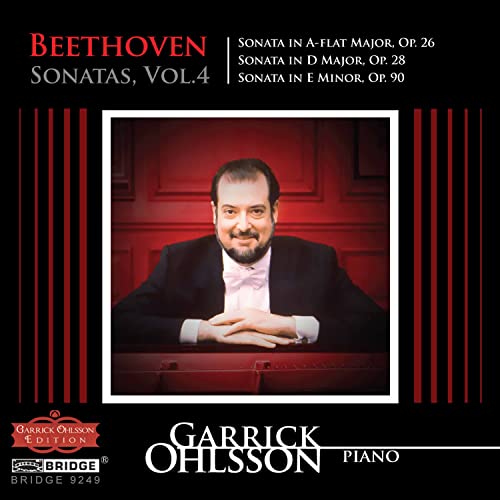 CD cover: Garrick Ohlsson portrait, Beethoven piano sonatas volume four.