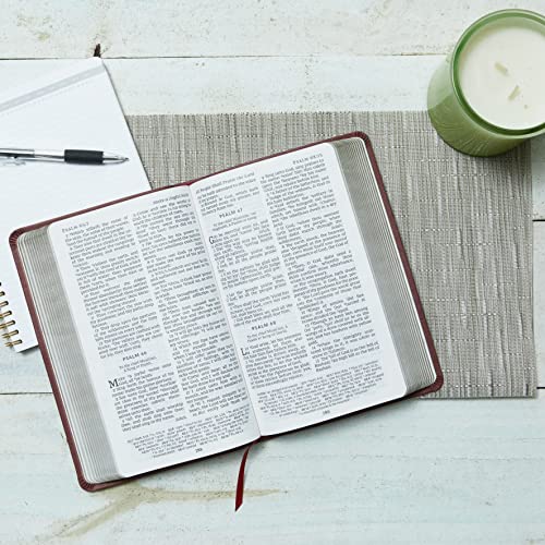 NKJV, Thinline Reference Bible, Leathersoft, Blue, Red Letter, Comfort Print : Holy Bible, New King James Version