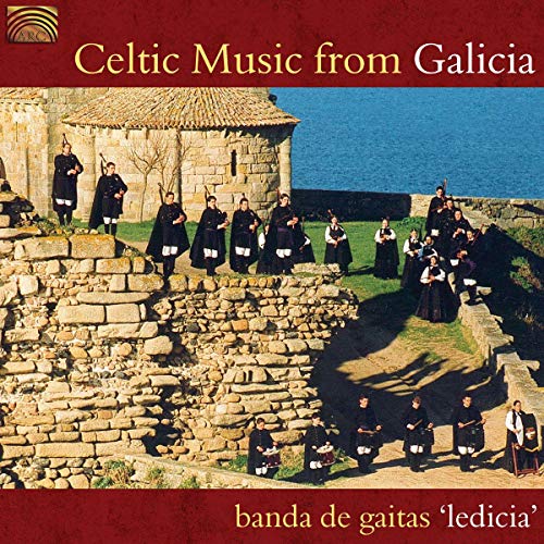 Banda de gaitas âlediciaâ musicians in traditional dress near a stone building.