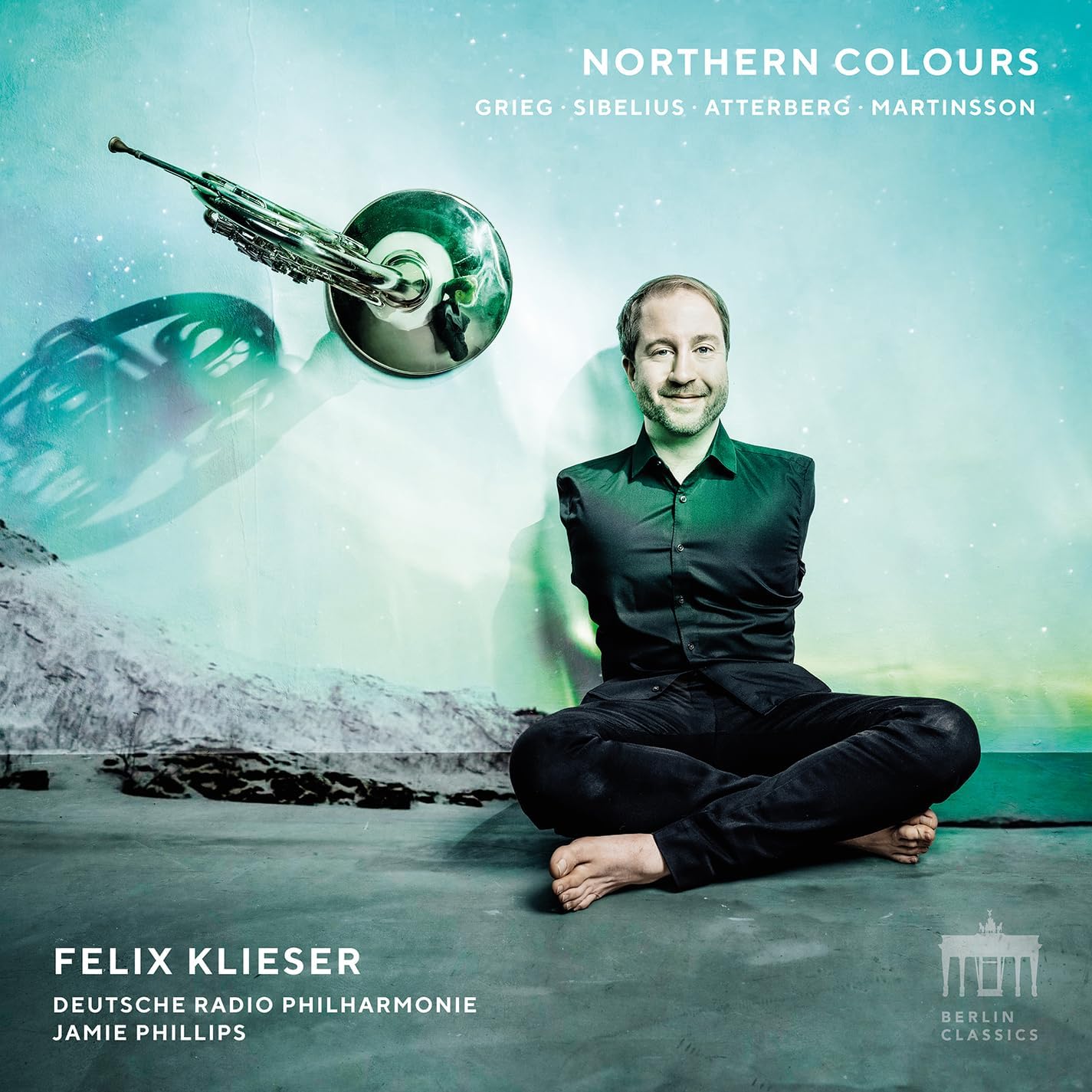 CD cover: Felix Klieser with a horn, against a starry, abstract background.