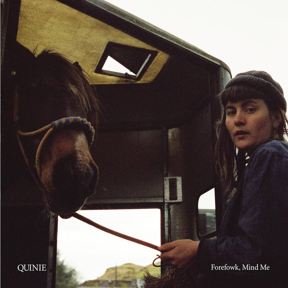 Vinyl record of Quinie’s “Forefowk Mind Me,” featuring album artwork.