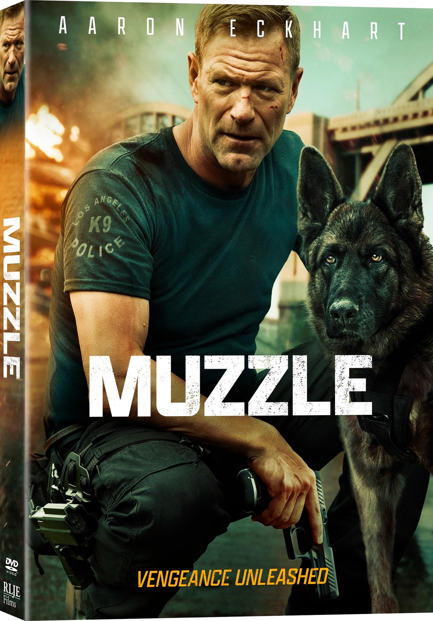 DVD cover for "Muzzle" featuring Aaron Eckhart and a German Shepherd.