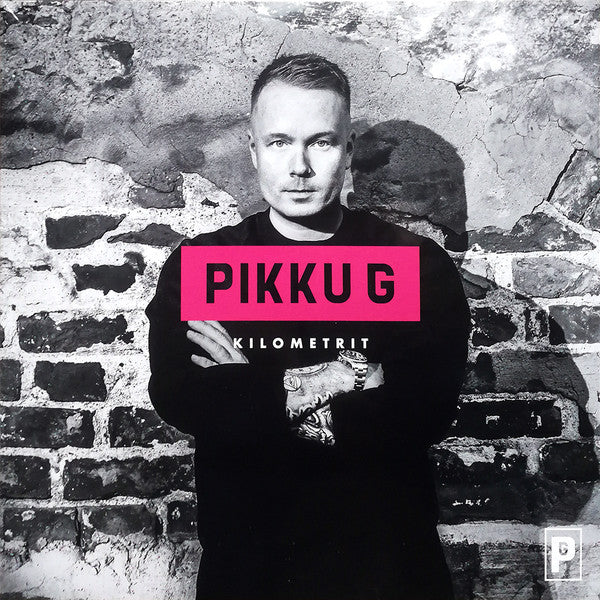 Black and white portrait of Pikku G with pink “Kilometrit” text overlay.