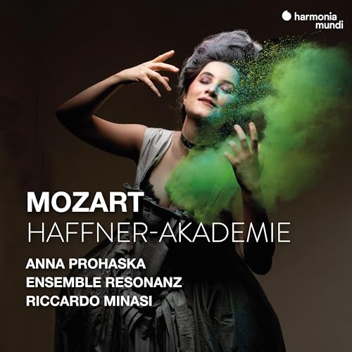 CD cover: woman in historical dress with green powder, "Mozart" text.