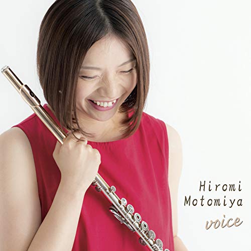 Smiling woman holding a flute, album cover for “Koe” by Hiromi Motomiya.