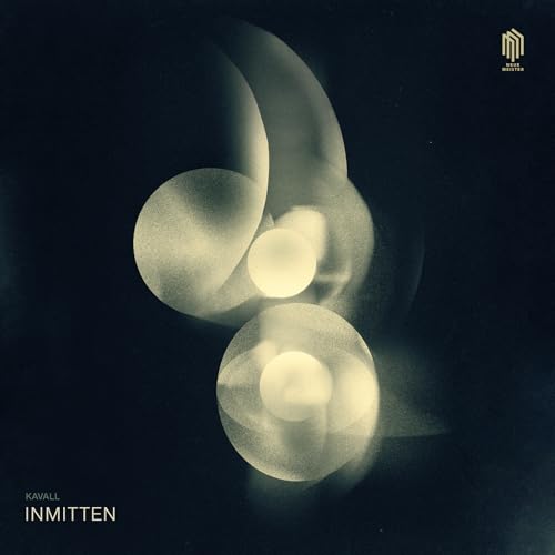 Dark album cover with abstract, glowing circular shapes and text "Kavall Inmitten".