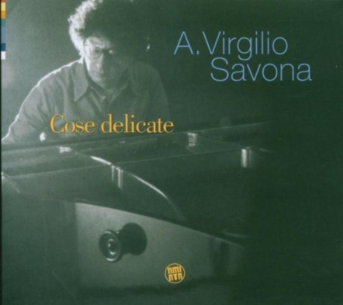 CD cover: Man at piano, text “Savona A. Virgilio - Cose delicate”.