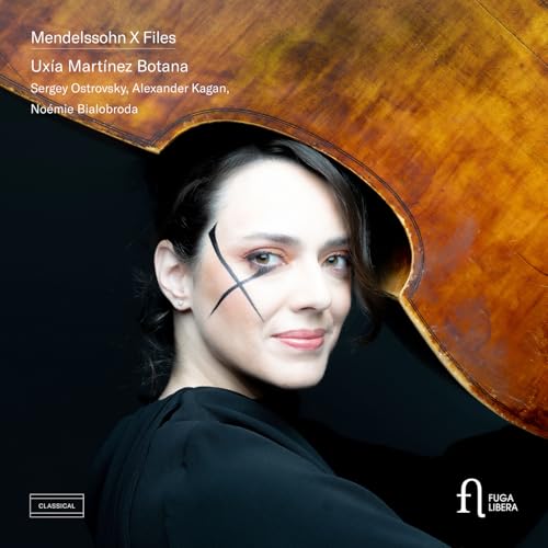 CD cover featuring a portrait of Uxia Martinez Botana with a violin.