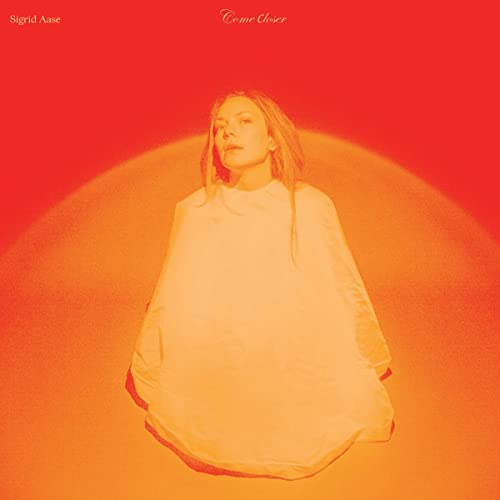 Album cover: Sigrid Aase portrait in orange, with title “Come Closer”.