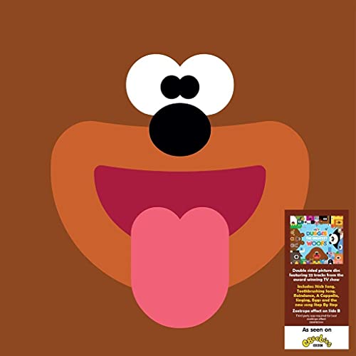 Duggee’s face, a brown cartoon dog, with a pink mouth and tongue.