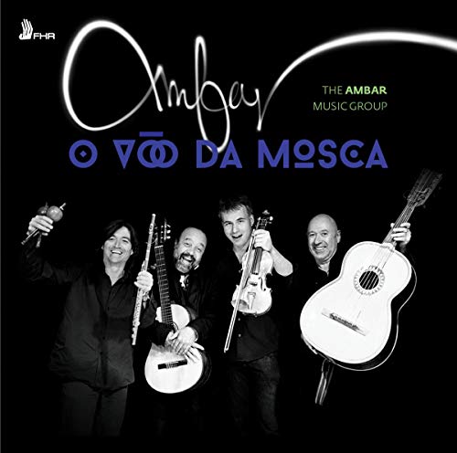 CD cover for "O Voo Da Mosca" featuring a musical group.