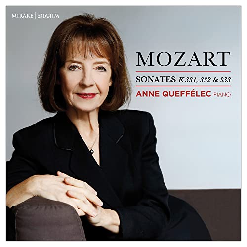 CD cover featuring pianist Anne Queffélec and text “MOZART Sonates.”