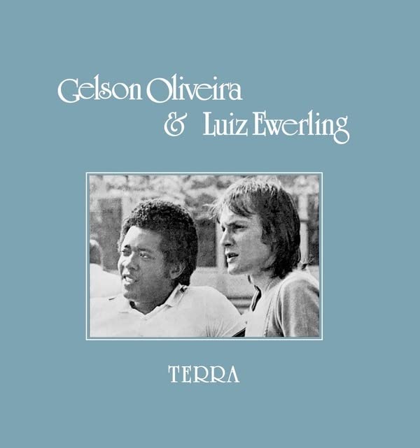 Album cover for “Terra” by Luiz Oliveira and Gelson Everling, featuring two men.