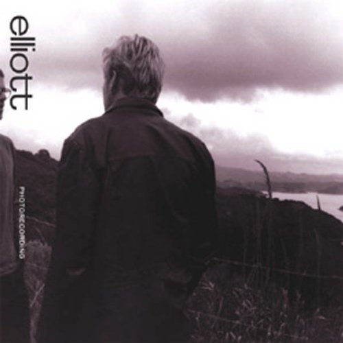 Album cover: man seen from behind, landscape, text “elliott PHOTORECORDING”.