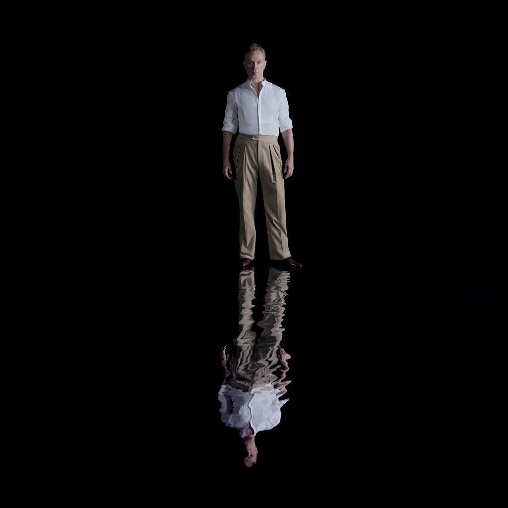 Gary Kemp “INSOLO” CD cover: man standing on reflective surface.