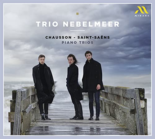 CD cover featuring Trio Nebelmeer standing on a wooden pier.