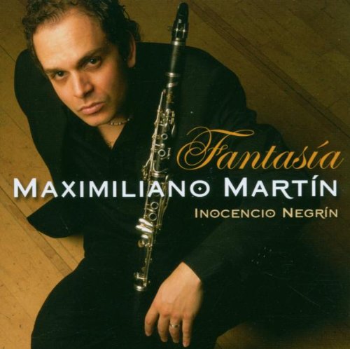 Man in black holding clarinet, album cover with text "Fantasía" and "Maximiliano Martín".