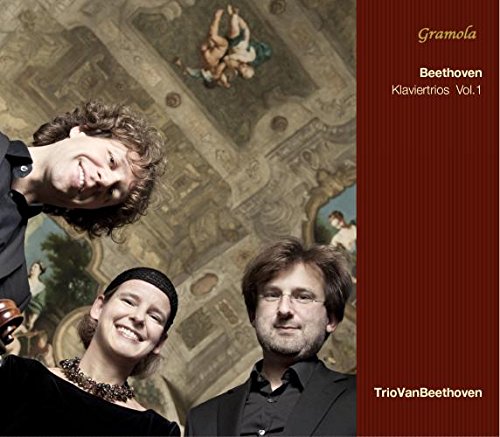 "CD cover with three musicians and red panel, featuring 'Gramola' and 'TrioVanBeethoven' text."
