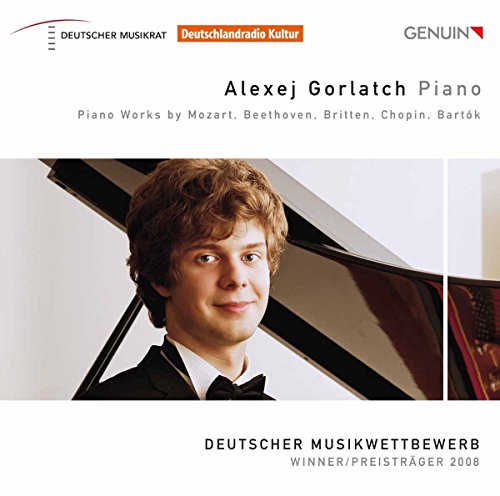 Pianist Alexej Gorlatch in a tuxedo in front of a grand piano.
