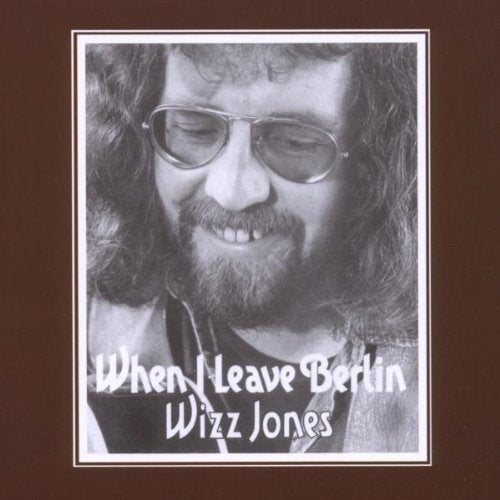 Black and white portrait of Wizz Jones with sunglasses and beard.