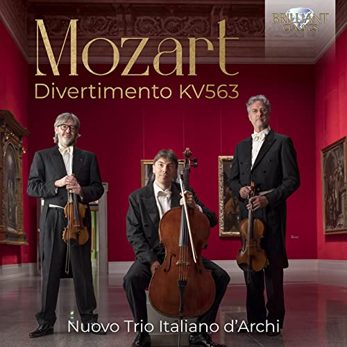 CD cover featuring Nuovo Trio Italiano d'Archi performing Mozart’s Divertimento KV563.