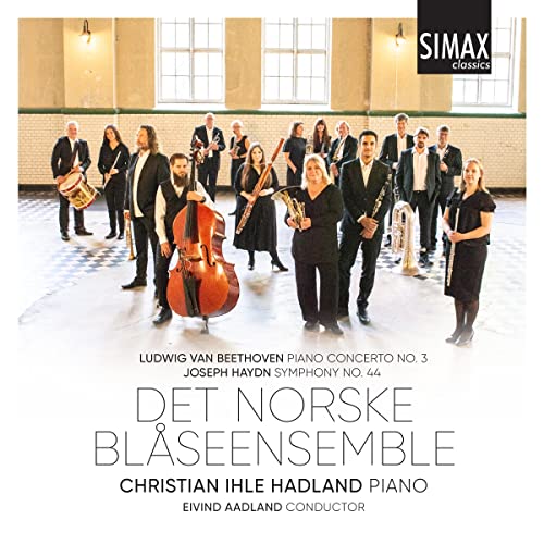 CD cover featuring a classical music ensemble in formal attire.