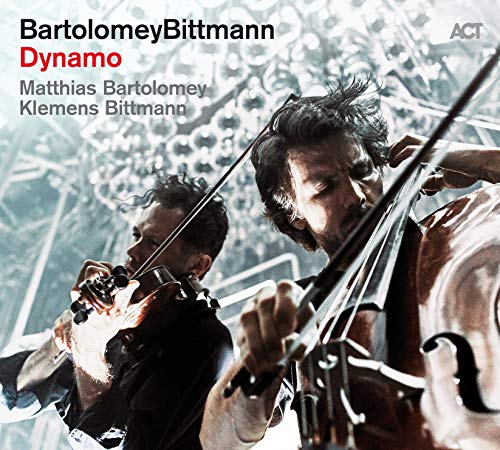 CD cover: two musicians playing violins, blurred background.