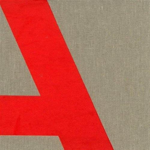 The image is a close-up of a beige CD case with a large red arrow.