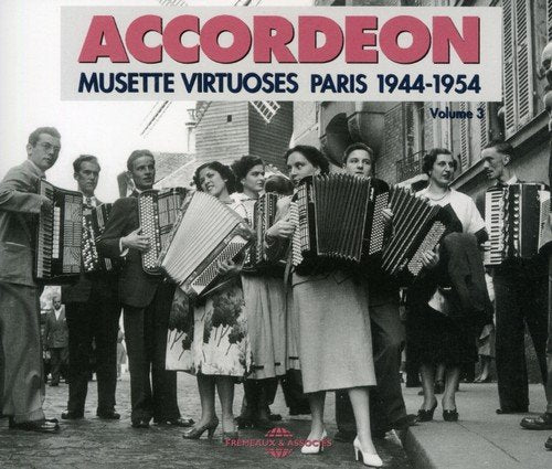 Black and white photo of accordion players in Paris, 1944-1954.