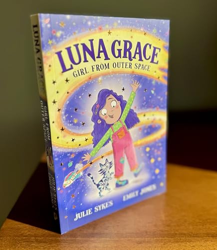Luna Grace: Girl from Outer Space
