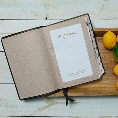 KJV Holy Bible: Super Giant Print with 43,000 Cross References, Black Leather-look, Red Letter, Comfort Print (Thumb Indexed): King James Version