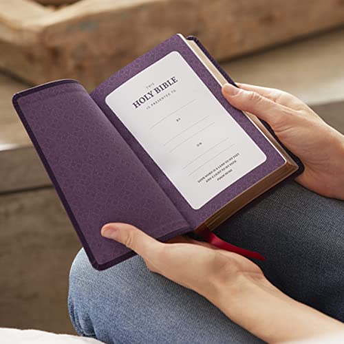 NKJV Compact Paragraph-Style Bible w/ 43,000 Cross References, Burgundy Leatherflex w/ Magnetic Flap, Red Letter, Comfort Print: Holy Bible, New King James Version : Holy Bible, New King James Version