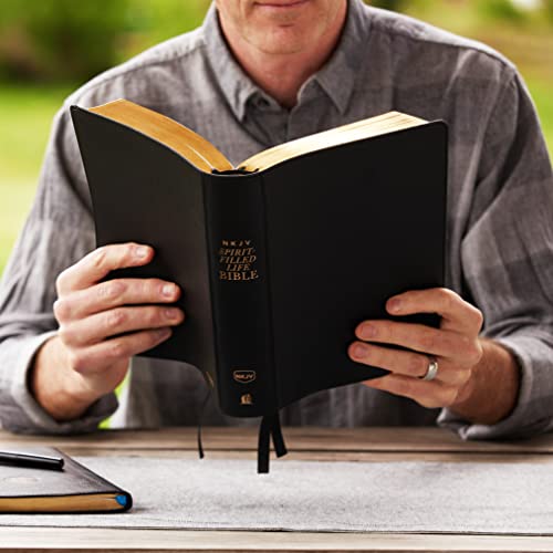 NKJV, Spirit-Filled Life Bible, Third Edition, Genuine Leather, Black, Thumb Indexed, Red Letter, Comfort Print : Kingdom Equipping Through the Power of the Word