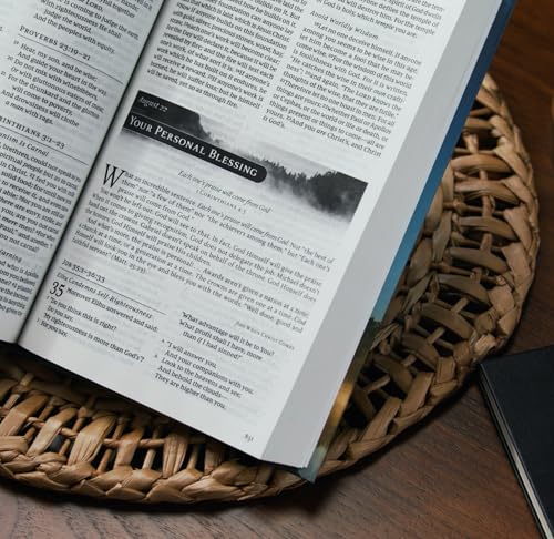 NKJV, Grace for the Moment Daily Bible, Hardcover, Comfort Print