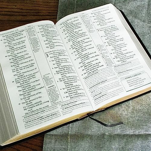 The NASB, MacArthur Study Bible, Large Print, Black Bonded Leather, Thumb Indexed, 1995 Text : Unleashing God's Truth One Verse at a Time (Holy Bible, New American Standard Bible)