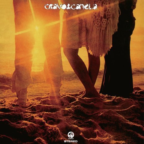 "Album cover with couple standing on beach, orange sunset, and 'cravo & canela' text."