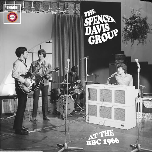 Black and white album cover of The Spencer Davis Group performing live.